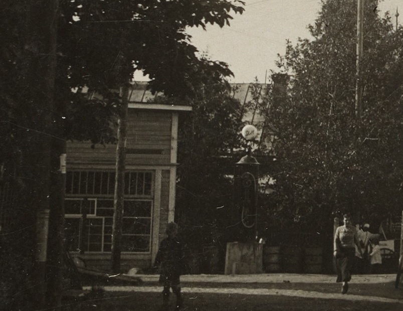керосиновая лавка напротив кооп.маг. 1935.jpg