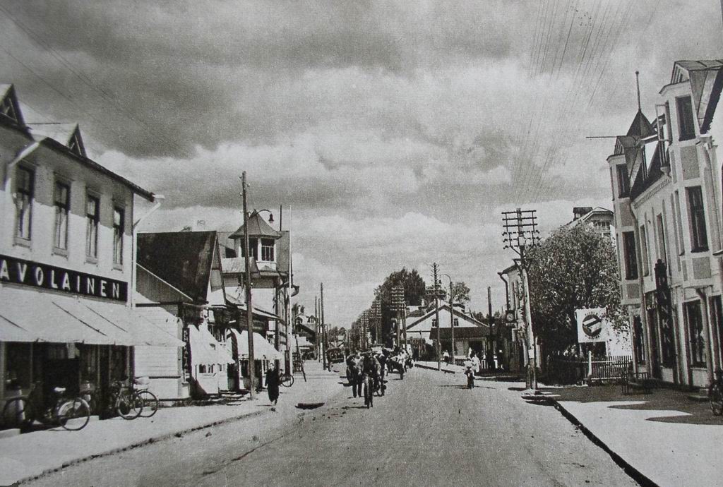 справа дом Каасинена, булочная Трубе, рыночная пл..jpg