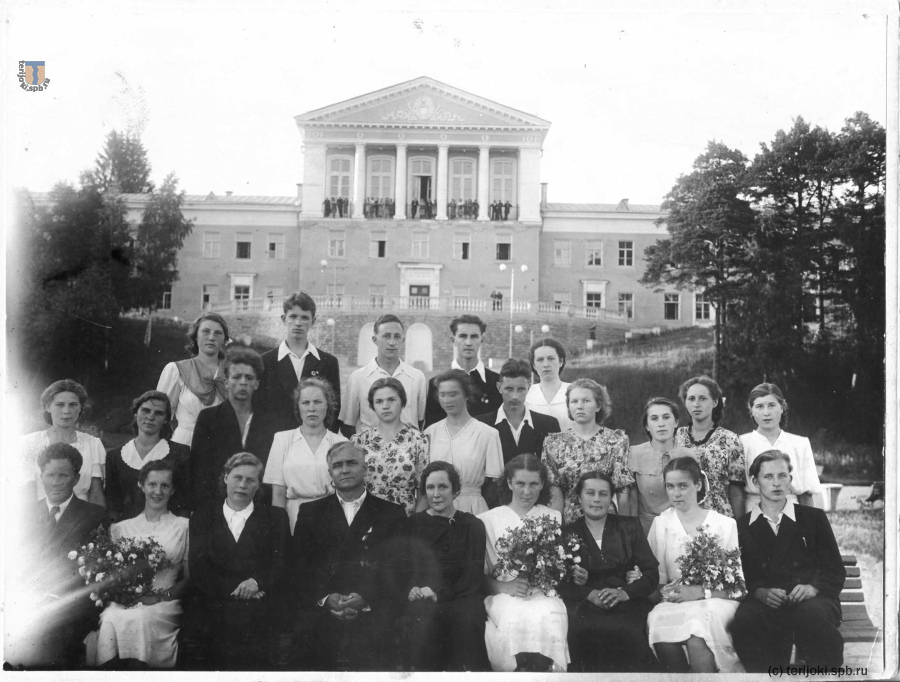 Выпускной класс 445-й школы 1953 года