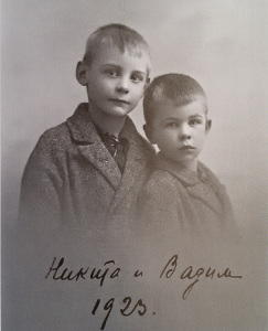 Никита и Вадим Елисеевы. Париж, 1923 г.