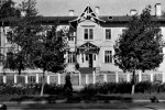 Русская народная школа Терийоки, открыта в 1886 г. В здании размещалась школа и после войны. Снесено в 2009 г.