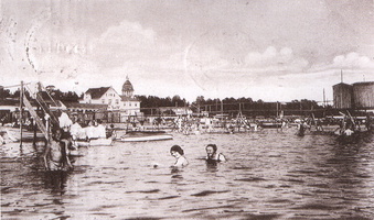 terijoki_jpk-157: Терийоки. Пляж, на заднем плане здание яхт-клуба. Около 1913 г.