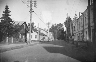 Terijokinega_096: Дом Пошехонова справа, еще с башенкой. Фото 1930-х гг.
