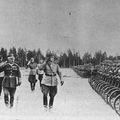 58. Генерал Сихво инспектирует войска на территории казарм в начале 1920-