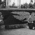 Зеленогорск. 1960-е гг.  У фонтана "Девочка удэ". (5)