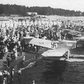 10. Авиационная выставка на берегу (1927)