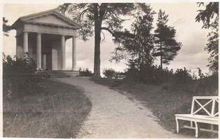 10. Храм Нептуна со скамейками. 1930 г. (1)