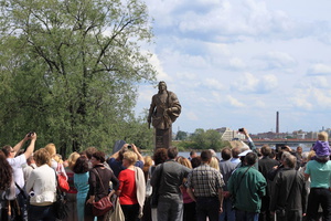 Памятник адмиралу Ф. Апраксину