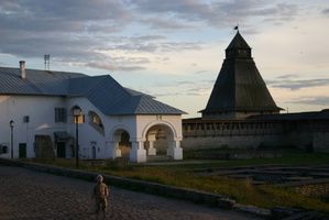 Власьевская башня Псковского кремля (XIV в.)