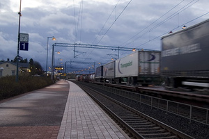 3. Грузовой состав проходит станцию Ярвенпяя.