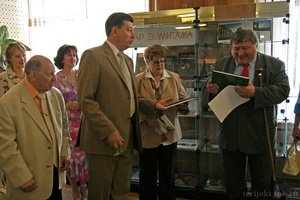Церемония передачи Эрмитажем книг в городскую библиотеку.