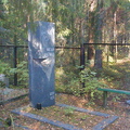 Комаровское кладбище. Могила художника Н. Альтмана, 2001 год.