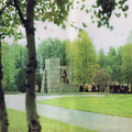 У памятника "Шалаш" в Разливе. 