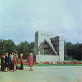 Гранитный памятник "Шалаш". 1927 г. Архитертор А. Гегелло.