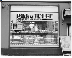 Витрина кондитерской Трубе в Куопио, 1970-е гг.