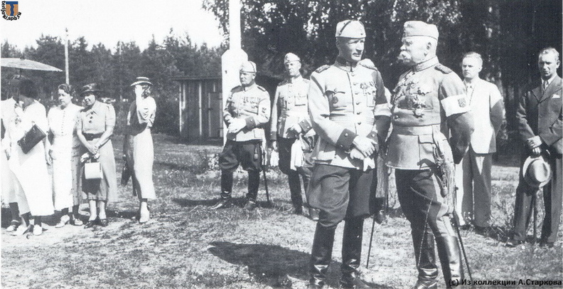 Генерал Kivekas и полковник Heiskanen после парада.jpg
