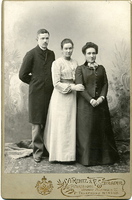 Чичерины. слева направо Николай Васильевич, сестра Софья, жена Наталья Дмитриевна. 1900е