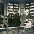 Баск. аптека Грана в Котке, где он начинал карьеру. ф.1910х