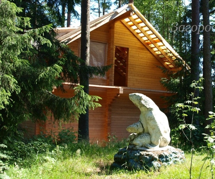 скульптура прежнего санатория. медведь.jpg