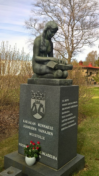 Eemil-Halonen-Hiitolan-vuoden-1918-sankaripatsas-1920-Noormarkku.jpg