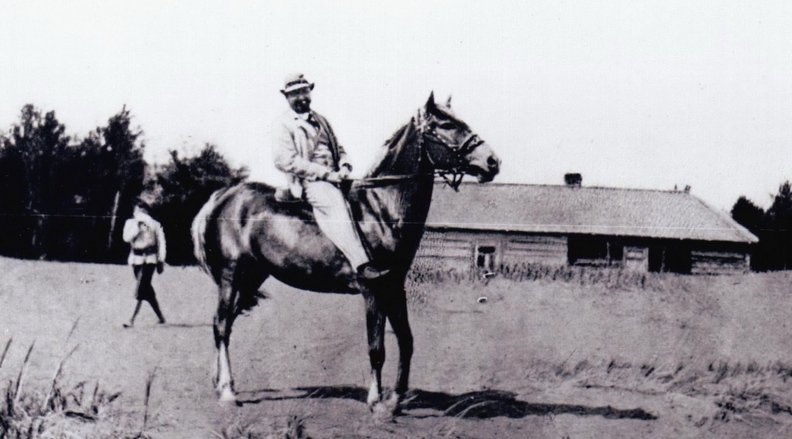 В.А. Серов на лошади в Ино.jpg