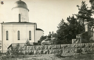 Мариоки, могила М. Крестовской и Скорбященская церковь