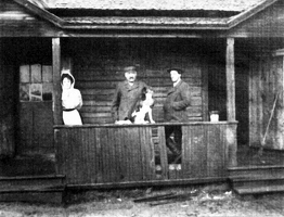 Эмми, Генрих и Вольдемар Пильц на террасе чайной