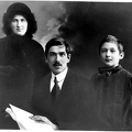 Чуковский с женой и сыном Николаем